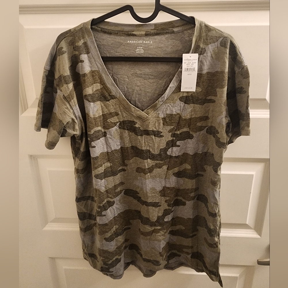 NWT American Eagle camo T